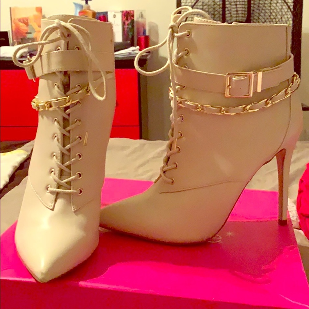 Booties, Carlene Size 11